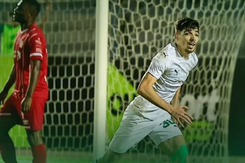 احتفال عبد الرحيم دغموم لاعب المصري